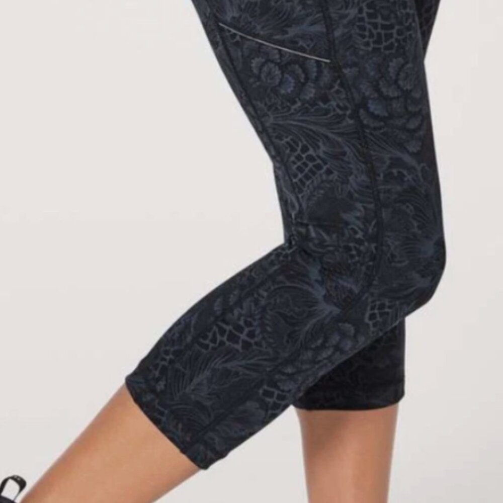 LULULEMON Sz 4 Speed Up 21” Crop Leggings in Nouveau Mach Blue Black EUC - Picture 3 of 6